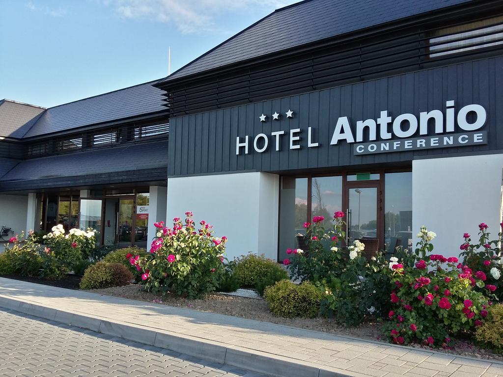 Hotel Antonio Conference Brzeg Bagian luar foto